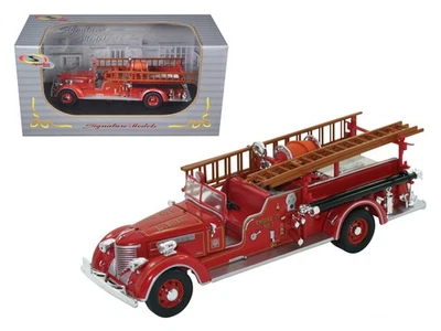 1939 Packard Fire Engine Truck Red 1/32 Diecast Model - Signature Models - Image 1 of 2