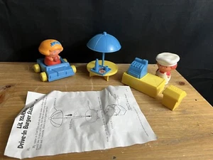 VINTAGE RARE 1979 IDEAL LIL YAKKERS DRIVE-IN BURGER STAND TOY PLAY SET 2 FIGURES - Picture 1 of 8