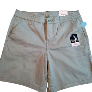 NWT Women's Size 6 St. John's Bay Green Shorts 7" inseam - Picture 1 of 5