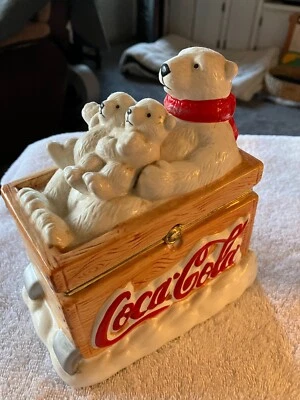  Coca Cola Trinket Box, Polar Bear & Cubs In Sled . Vintage 2002 By Houston Hvst - Image 1 of 4