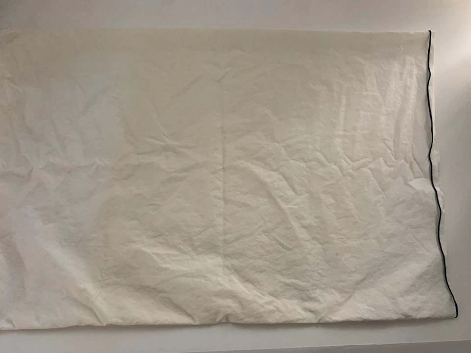 Funda de Almohada Estándar CRATE AND BARREL Blanco Algodón Azul Marino Punta Bordada Foto 1 de 4