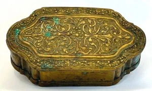 VERY ORNATE ANTIQUE BRASS SNUFF / TOBACCO BOX - Picture 1 of 8