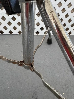 Soporte para platillo Ludwig vintage — para piezas o reparación — óxido pesado — tornillos dañados Foto 1 de 4