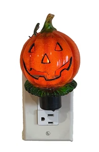 Midwest Jack-O-Lantern Flickering Night Light with on/off switch Halloween - Picture 1 of 4