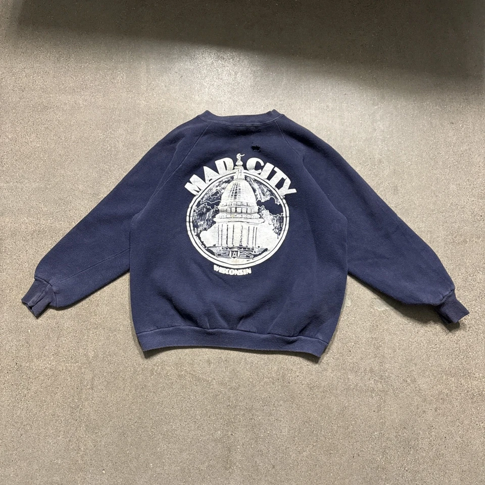 复古 70 年代运动衫 Mad City Madison Wisconsin 尺寸 L Distressed  — 第 1/4 张图片