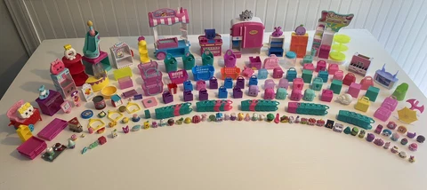 Shopkins Huge Lot Of Characters And Accessories Over 6 Lbs! See photos! Cover