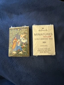 Vintage Hallmark Self Adhesive Christmas Tags 2 sets of 5 tags NOS Total 10 Tags - Picture 1 of 5