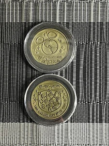 DVC WALT DISNEY WORLD VACATION CLUB STAY MAGICAL MEDALLION IN PLASTIC CASE 2023 - Picture 1 of 1