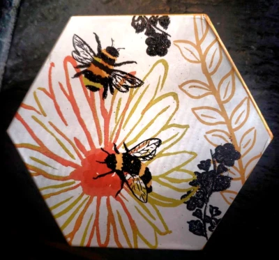 Caja de regalo de abeja hexagonal - ¡Linda! Foto 1 de 4