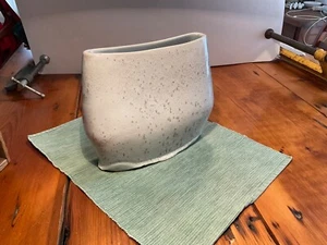 Russel Wright Bauer Mid-Century Pillow Vase - Picture 1 of 6
