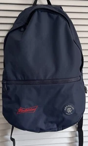 Mochila de día Crumpler The Proud Stash (azul marino) logotipo Budweiser - Imagen 1 de 9