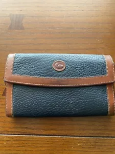 Vintage Dooney & Bourke Wallet Checkbook Navy Tan All Weather Leather Kiss lock - Picture 1 of 9