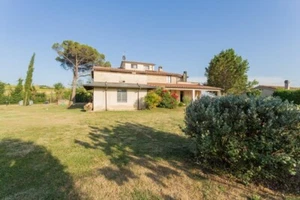 Maison en Italie 250mq 8-10 pax un hectare de jardin et la piscine - Photo 1/24