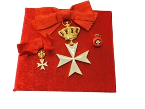 BELLISSIMO COMPLETO DA DONNA ORDINE CAVALIERE DI MALTA ROSSO DAMA PER SIGNORA - Imagen 1 de 1