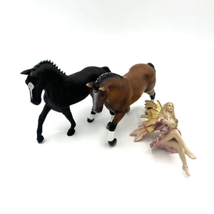2 Schleich Pferde Hannoveraner Hengst Dressur Pferd Figur Elfe - Bild 1 von 8