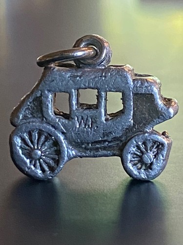 Vintage antico tono argento W.F. Ciondolo carrozza portafob Wells Fargo Stage Coach