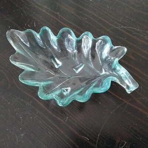 Plato vintage con patas verdes claras en forma de hoja - Imagen 1 de 4