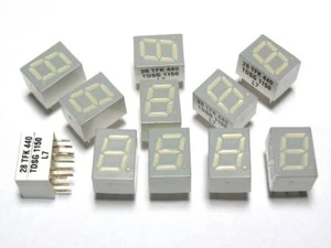 2 Stück TDSG1150 VISHAY Green LED Display 7mm Com. Anode 7 segment (M6586) - Bild 1 von 4