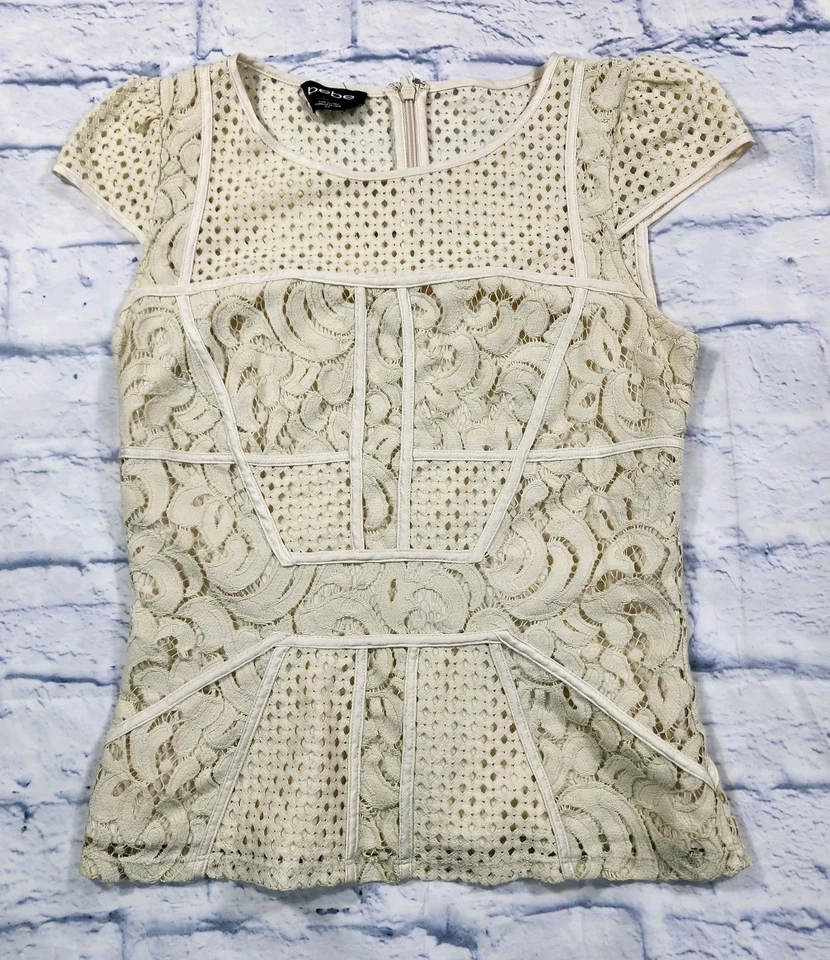 Bebe MUJER S Marfil Floral Top Encaje Crochet Tejido Cottagecore Costal Manga Corta Foto 1 de 4