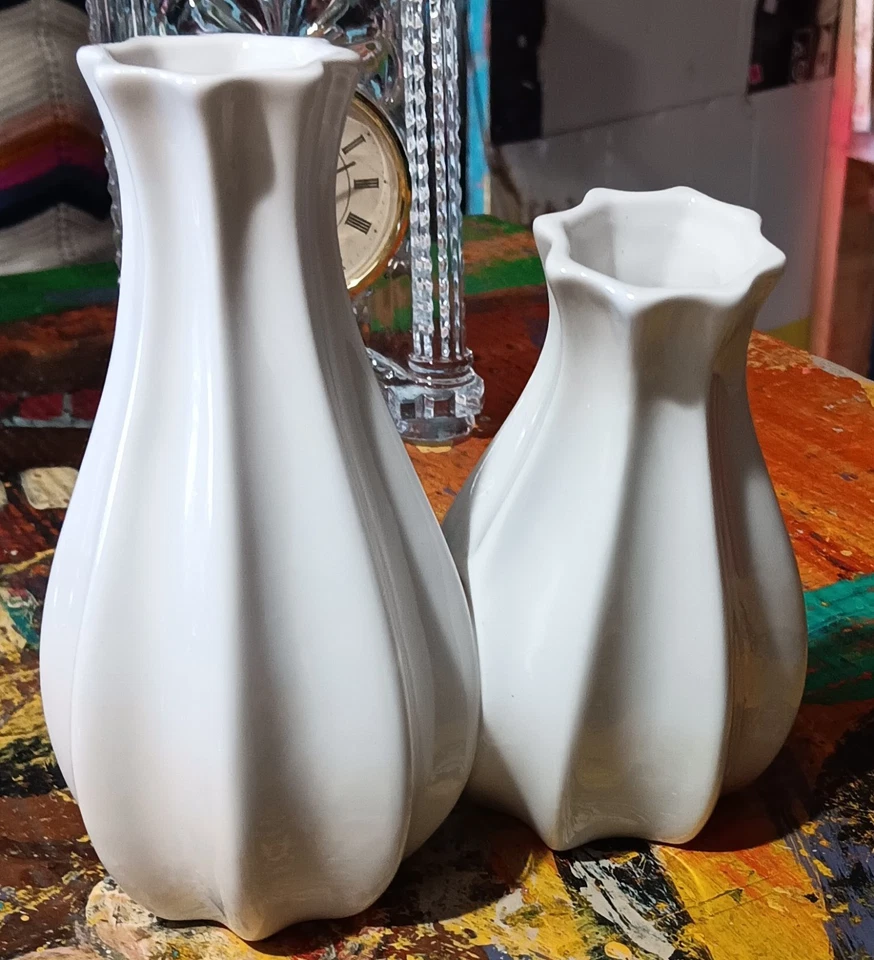 Jarrón pequeño de porcelana blanco unido 2 secciones 6 pulgadas de alto y 5 pulgadas de alto Foto 1 de 1