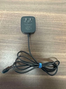 Motorola Turbo Power 25 Input 100-240V 50/60Hz 0.7A Output 5V 2.85A - Picture 1 of 1
