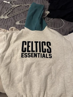 Sudadera con capucha Essentials NBA Celtics mediana Foto 1 de 4