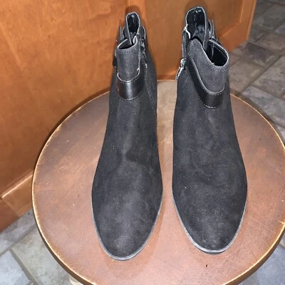 Unisa UnLayzer Boots Womens 8.5 M Black shoes Faux Suede Ankle Side Zip 141 0719 - Image 1 of 4