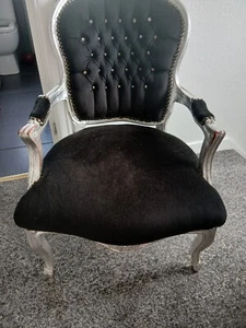 Lovely Chair - Picture 1 of 8