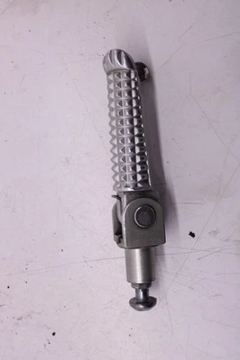 00-03 YAMAHA YZF R1 OEM REPOSAPIÉS DELANTERO IZQUIERDO CLAVIJA PASO Foto 1 de 4