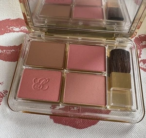 Estée Lauder Deluxe Signature All Over Face Compact - Radiant Peach, Nude Rose - Picture 1 of 3