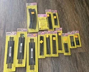 Lof of HO Scale Atlas Code 100 Assorted Type Track Pieces & Nails - Bild 1 von 4
