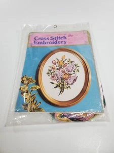 "Kit de bordado de punto de cruz Columbia-Minerva 1973 de colección tulipanes y lilas 11X14" - Imagen 1 de 5