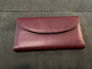 Vintage Women's Buxton Leather Wallet Clutch- Burgundy. new