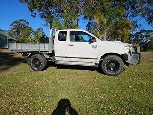 toyota hilux 4x4 diesel - Picture 1 of 6
