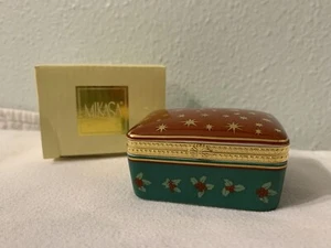 Mikasa Trinket Box Hinged Red Box W/ Gold Stars FK001 Holiday Elegance Porcelain - Picture 1 of 9