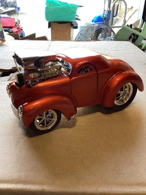 1941 WILLYS COUPE - MUSCLE MACHINES - 1:64 Orange in Excellent Condition - Image 1 of 4