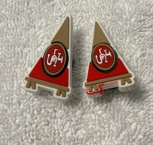 Par de dijes de zapatos Crocs del equipo de fútbol americano de los San Francisco 49ers de la NFL BX-49 - Imagen 1 de 2