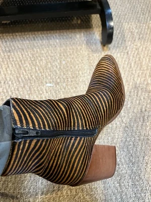 Botines de piel a rayas de tigre Bog Collection Foto 1 de 4