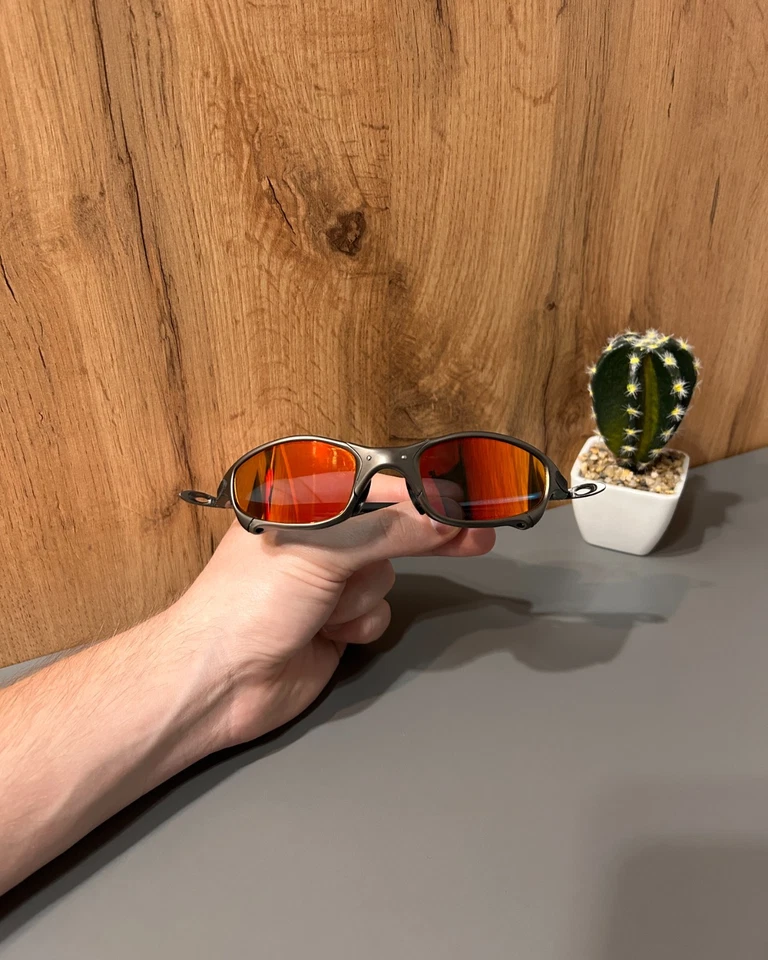 Gafas de sol polarizadas Oakley Juliet Future rojo fuego vanguardia Gorpcore exterior  Foto 1 de 4