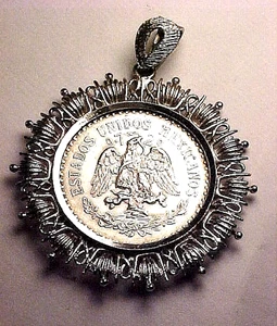 Bisel hecho a mano artista mexicano de ley 925 con colgante de moneda de plata de 0,720 de 1925 - Imagen 1 de 5