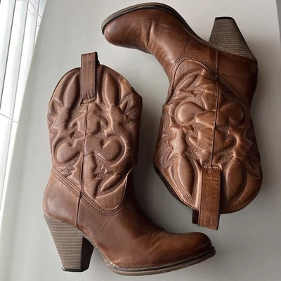 Mia Talla 10 Acolchadas Imitación Cuero Vaquero Vaquera Botas Tacón Marrón Occidental Foto 1 de 4