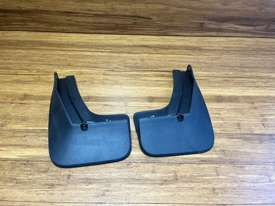 Protector contra salpicaduras trasero izquierdo y derecho Volkswagen Tiguan R-Line 2018-2024 OEM Foto 1 de 4