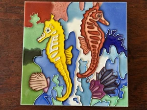 MUDDY WATERS KUNST FLIESE HANDGEFERTIGT UND HANDBEMALT SEEPFERDCHEN 8"X 8" - Bild 1 von 5