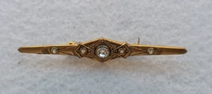 BEAUTIFUL VINTAGE GOLD COLOR W/ BRILLIANT STONES METAL BROOCH - Picture 1 of 2