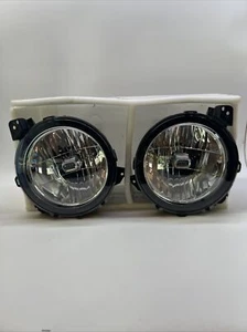 Factory OEM Halogen Headlight Pair for 2018-2024 Jeep Wrangler Gladiator JL JT - Picture 1 of 9