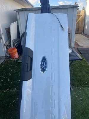 Cubierta de tapa de moldura superior para puerta trasera Ford F250 F350 SD 2017-2020 HC3Z9941018 Foto 1 de 4