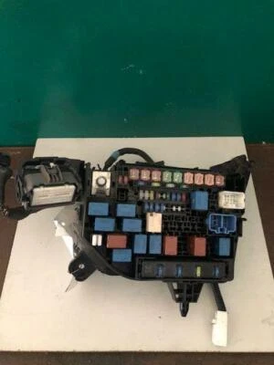 10-13 SUZUKI KIZASHI 2.4L AWD AT UNDERHOOD ENGINE FUSE BOX - Изображение 1 из 4