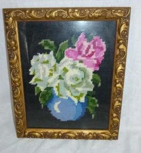 Cuadro Aguja Completo De Colección Rosas Rosa Azul en Jarrón Enmarcado Bajo Vidrio - Imagen 1 de 8