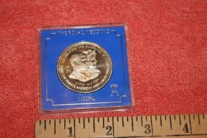 La boda real 23 de julio de 1986 Abadía de Westminster metal en estuche de plástico - Imagen 1 de 3