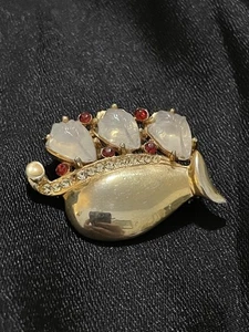 Broche broche hoja dorada ensalada de frutas Crown Trifari - Imagen 1 de 2